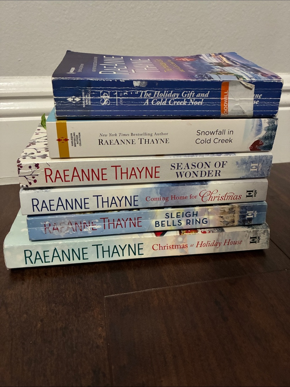 Lot of RaeAnne Thayne Holiday Book